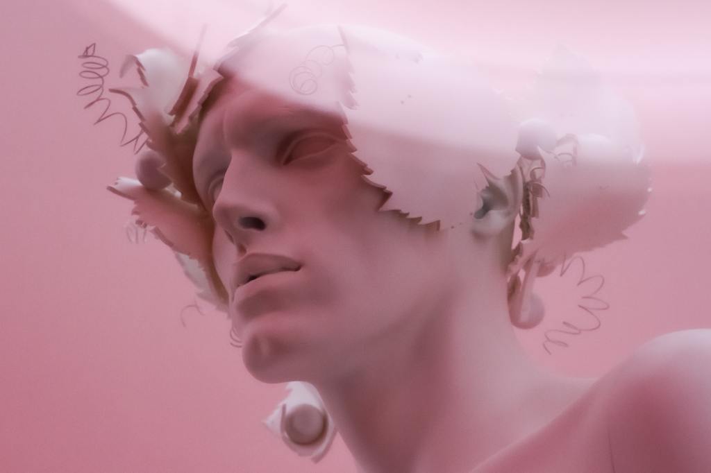 Day 2: Xứ sở màu hồng của những điều tiếc nuối